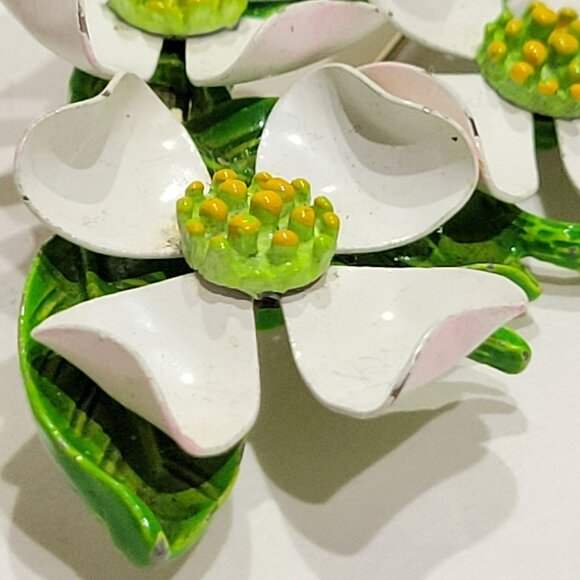 60s White & Green Enamel Dogwood Brooch 3 Flower Petal Pin Yellow Centers - Picture 5 of 11